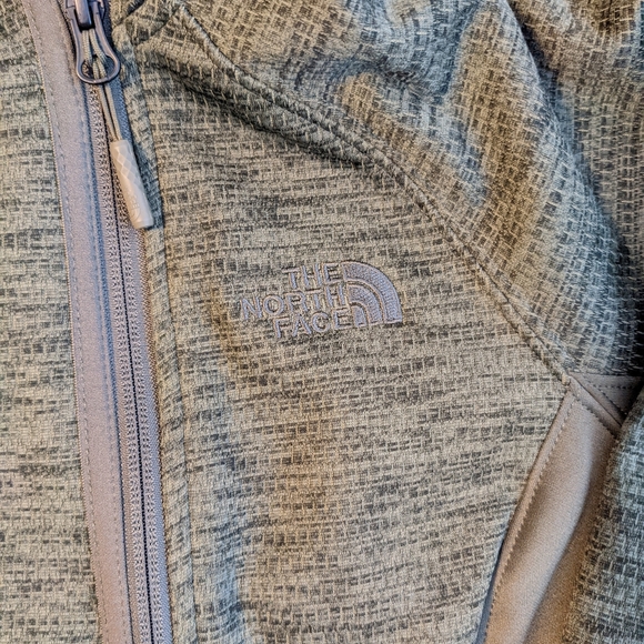 NWT The North Face Women's Zip Up Sweater - Picture 3 of 4
